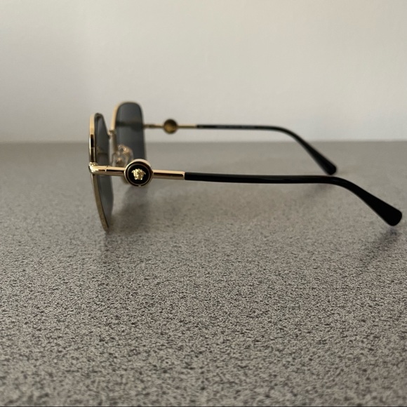 Versace Polarized Sunglasses - Picture 4 of 8
